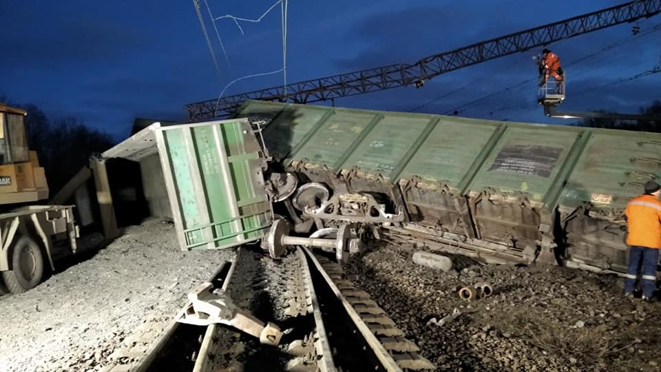 В Днепропетровской области произошла авария на железной дороге. Фото: facebook.com/MNSDNE